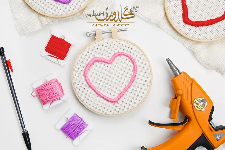 تفنگ چسب حرارتی برای تزئین گلدوزی گالری گلدوزی احمد طایفه تفنگ چسب حرارتی برای تزئین گلدوزی - گالری گلدوزی احمد طایفه