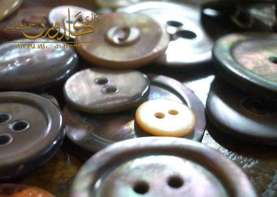 دکمه های مادر مروارید از کرانه های رودخانه می سی سی پی