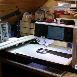 چرخ خیاطی و گلدوزی برنینا مدل ۸۳۰